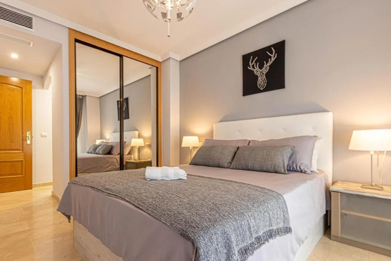 Apartamento 797 Holiday Rentals- Piso con amplia terraza a solo 1 min de la playa Benalmádena